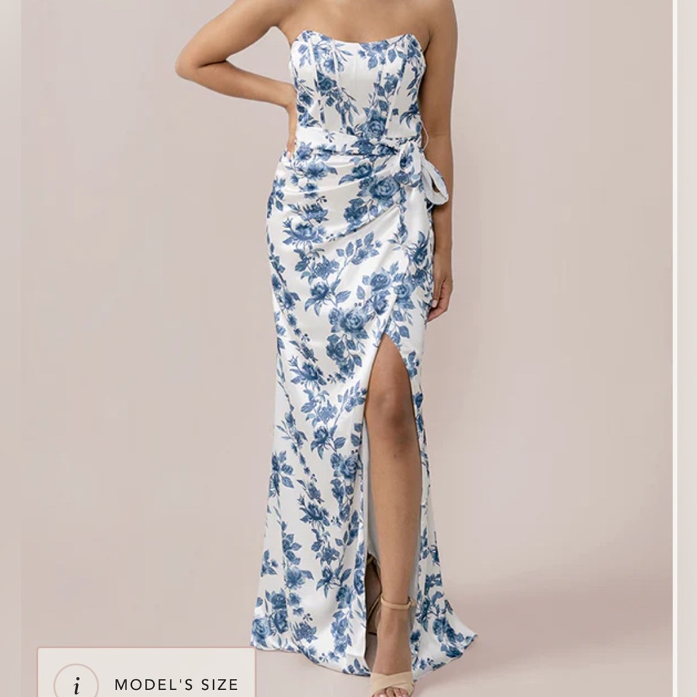 Revelry Bridesmaids Dress - Amara Satin Floral Print. Dusty Blue. NWT Size 4
